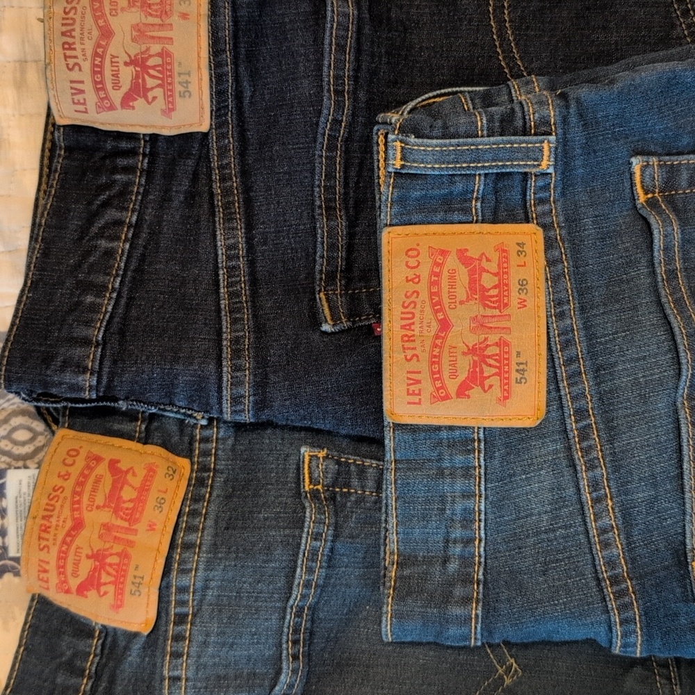 Lot of 5 pair Levi Jeans 4 pair size 36x32 and one pair 36x34
